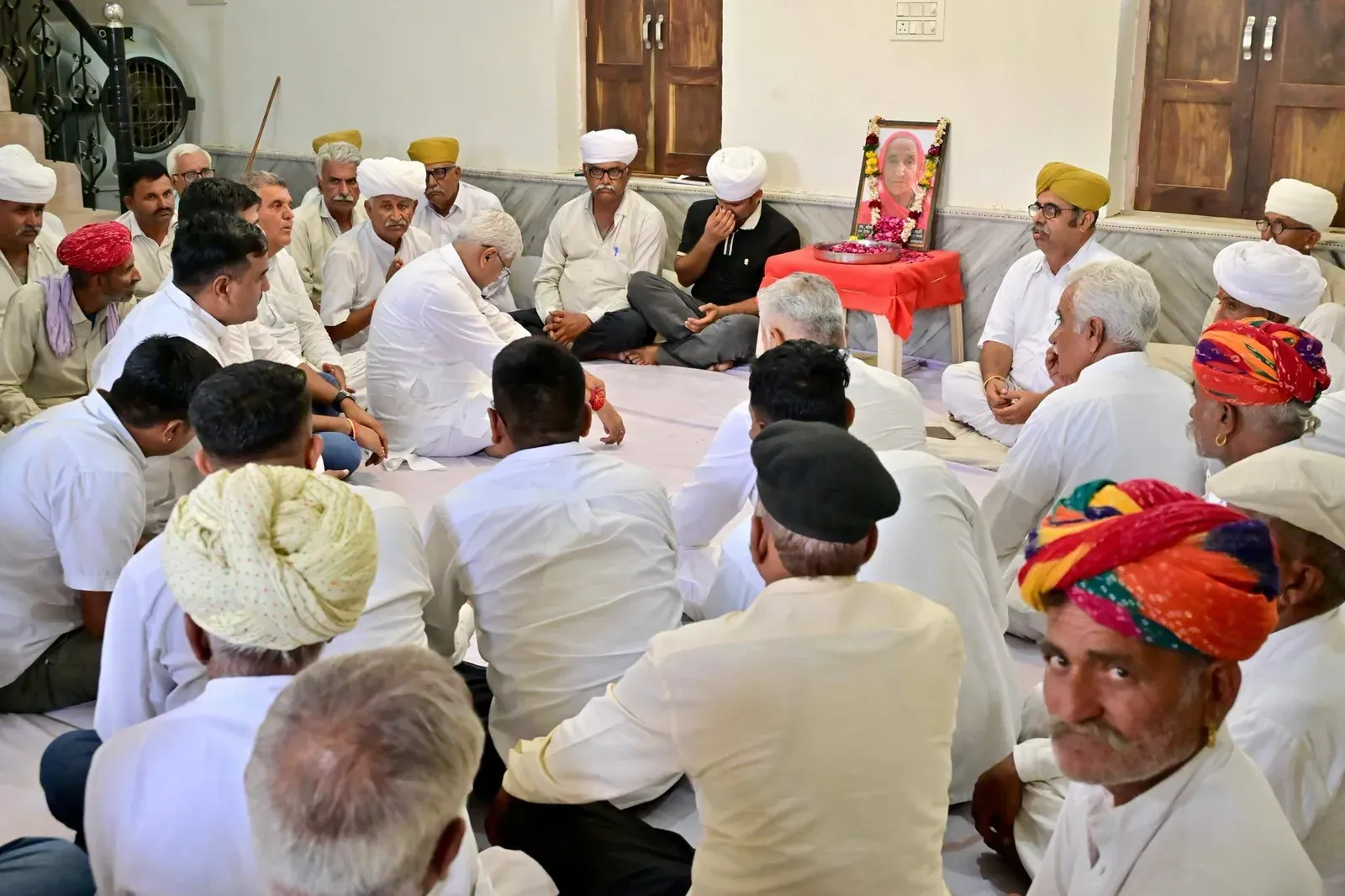 Shekhawat attends condolence meets in Jodhpur