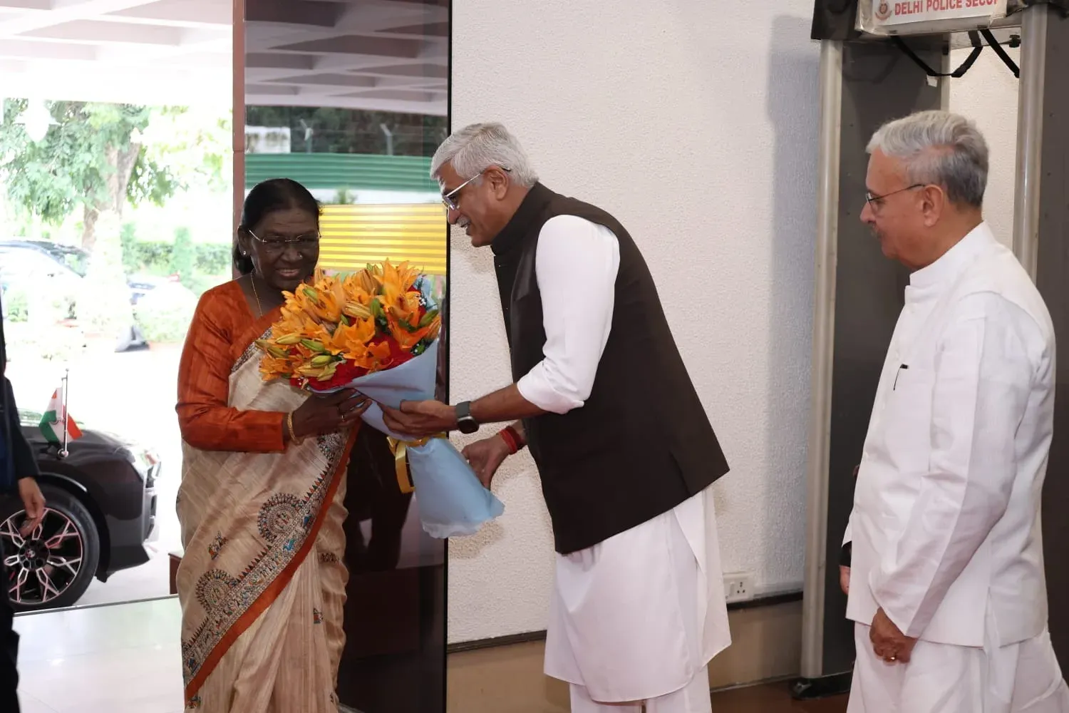 Shekhawat attends Sangeet Natak Akademi awards with President Murmu