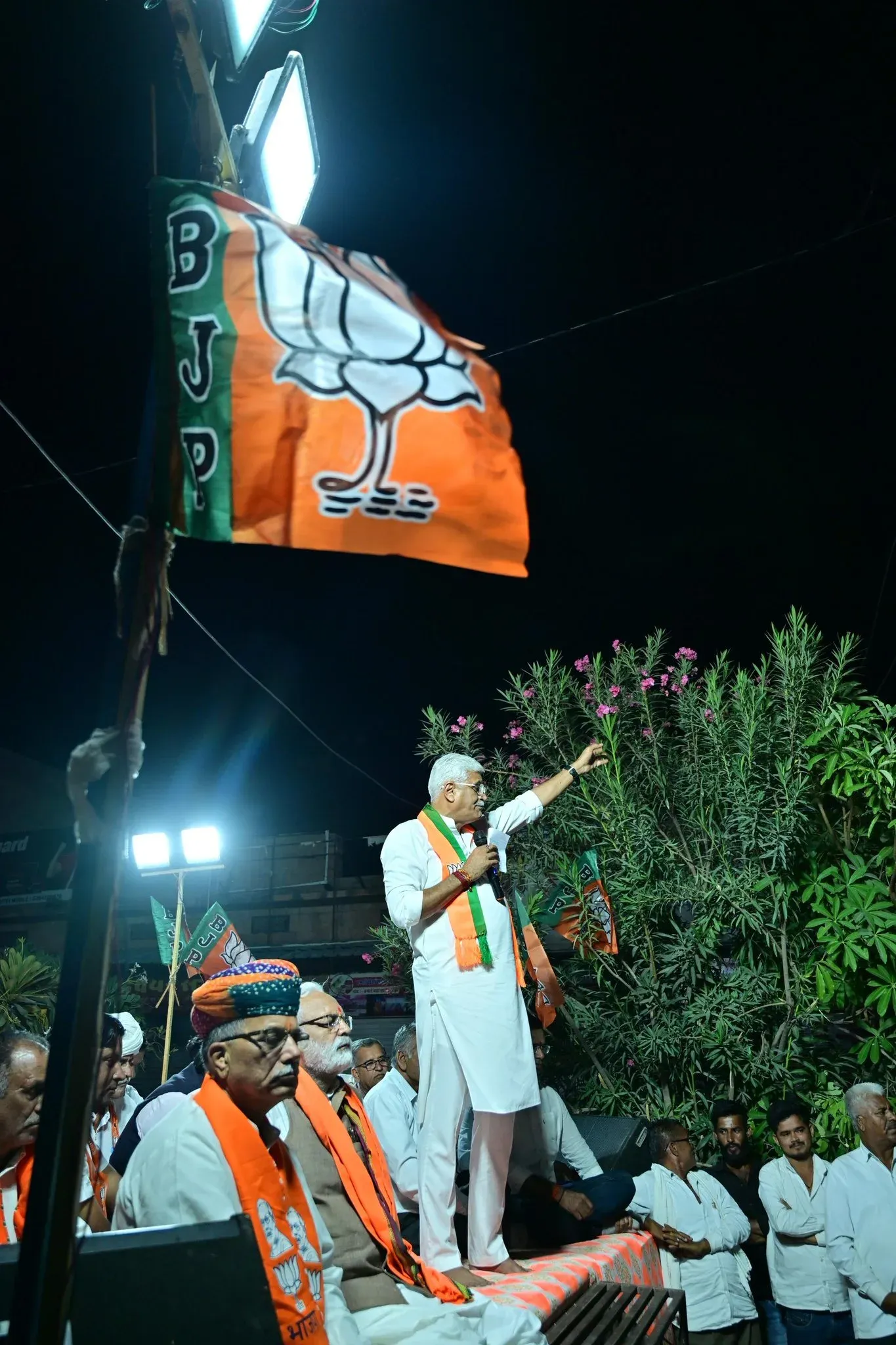 Shekhawat campaigns in Luni for BJP's panchayat candidates