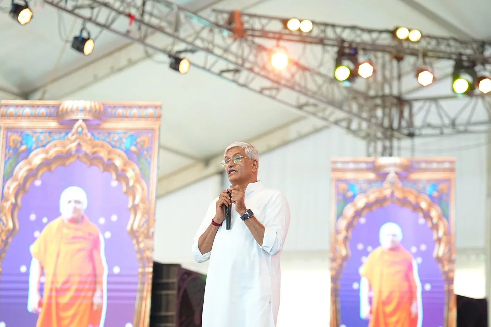 Shekhawat Hails Student Confidence After Campus Interaction