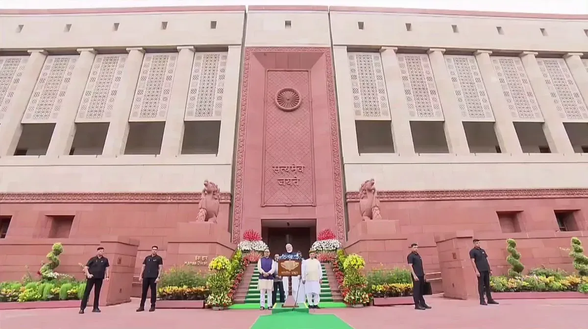 Shekhawat Highlights PM Modi's Infrastructure Push: Refinery, Chip Plant, H2 Train