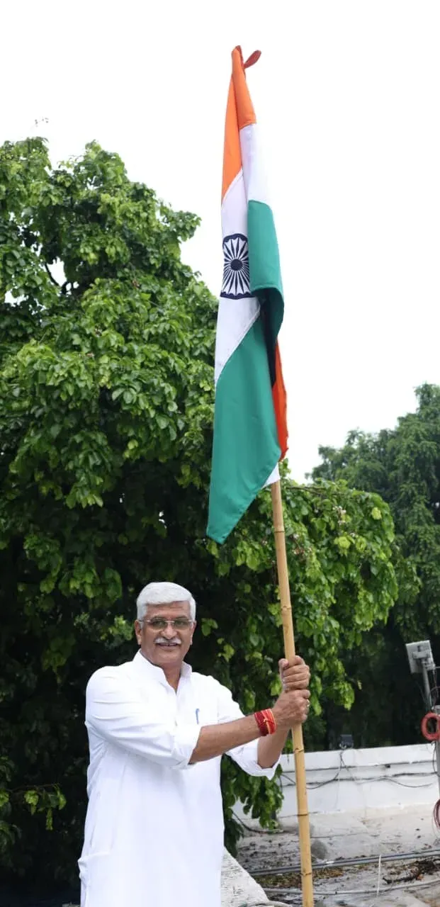 Shekhawat hoists Tiranga at home under Har Ghar Tiranga