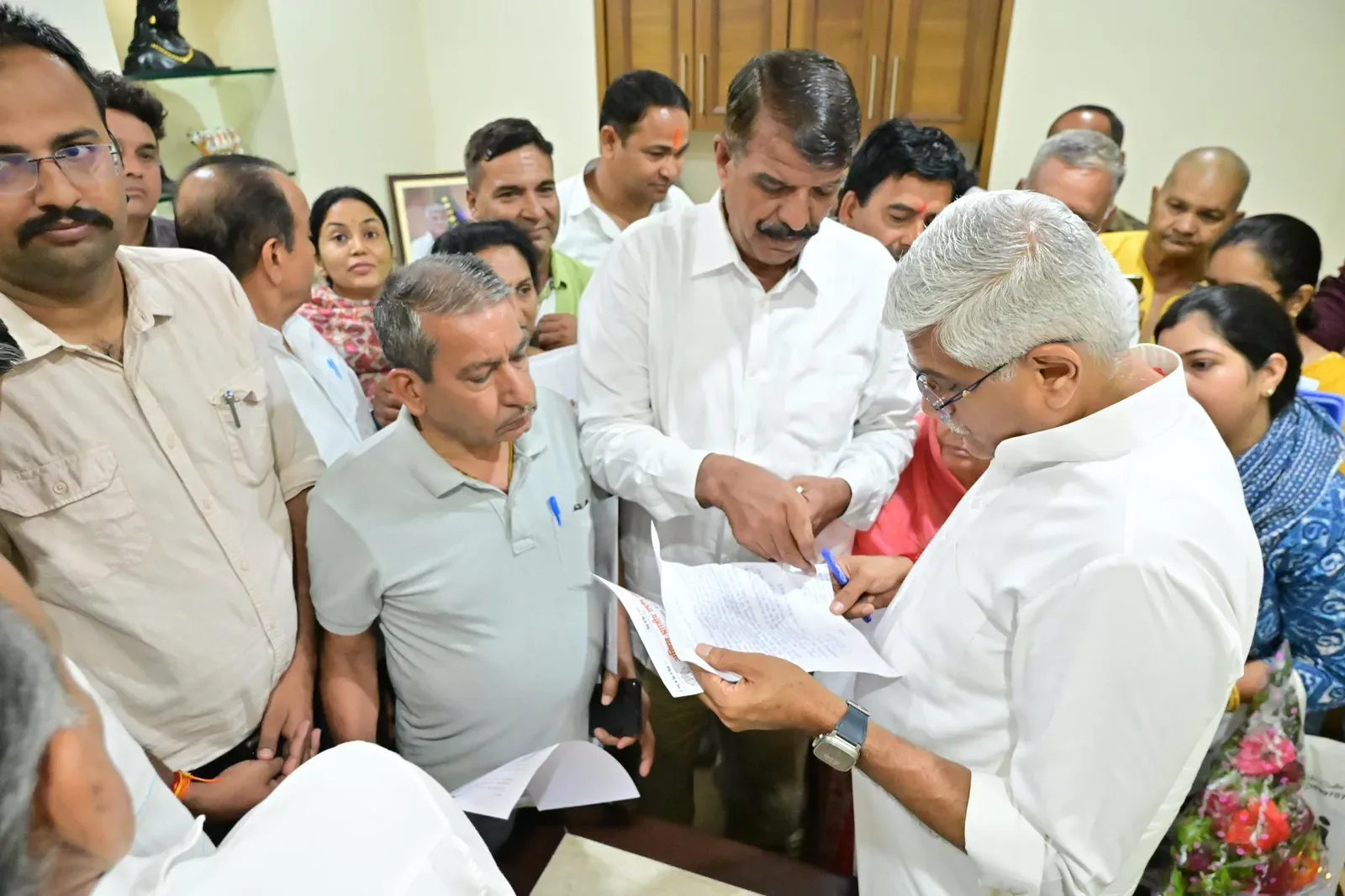 Shekhawat holds grievance meet with Jodhpur residents