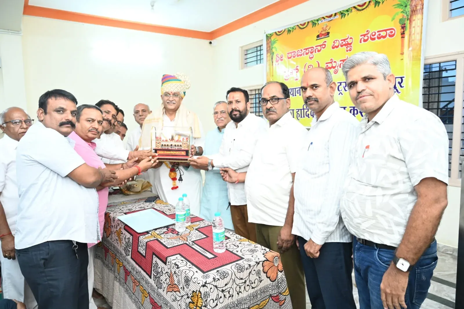 Shekhawat meets Rajasthani diaspora in Mysuru during Karnataka visit