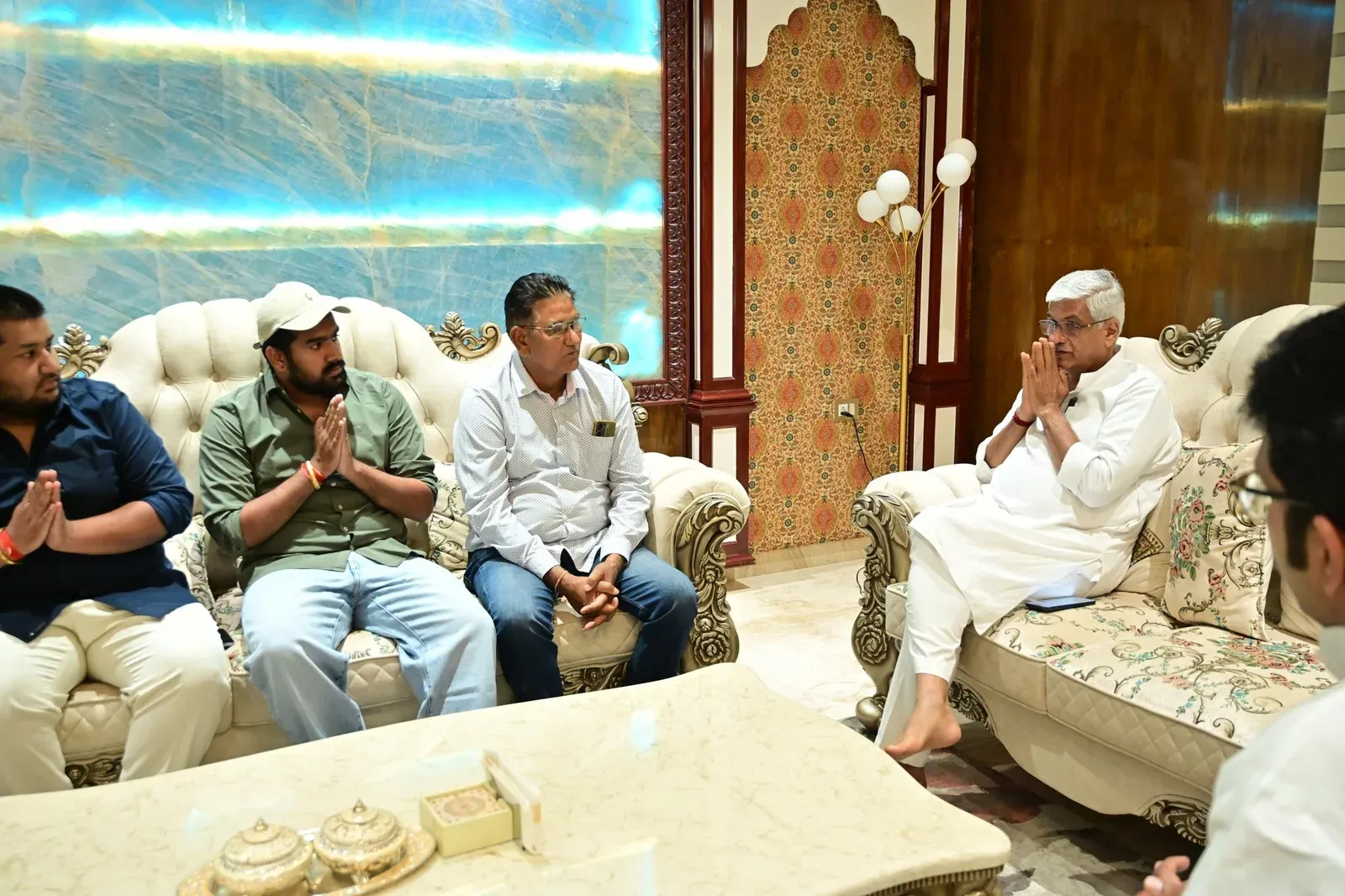 Shekhawat Offers Condolences to Bereaved Families in Bikaner