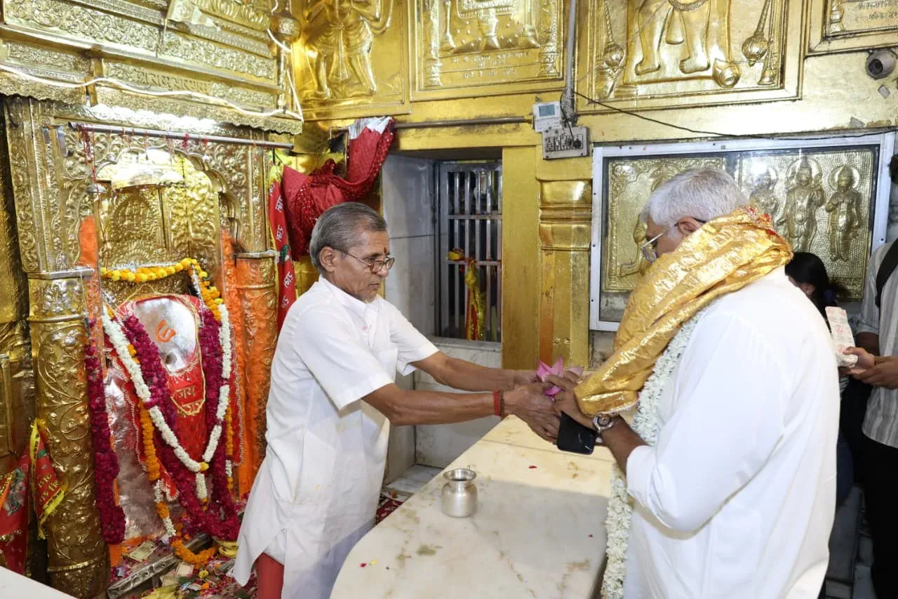 Shekhawat offers prayers at Delhi's Prachin Hanuman Mandir, hails PM Modi's tenure