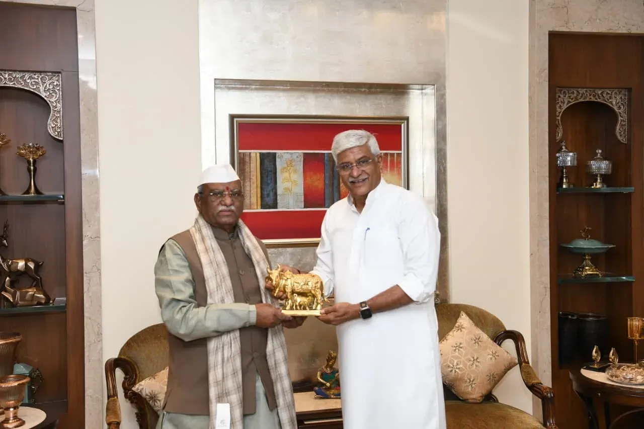 Shekhawat wishes Rajasthan Governor Bagde on birthday