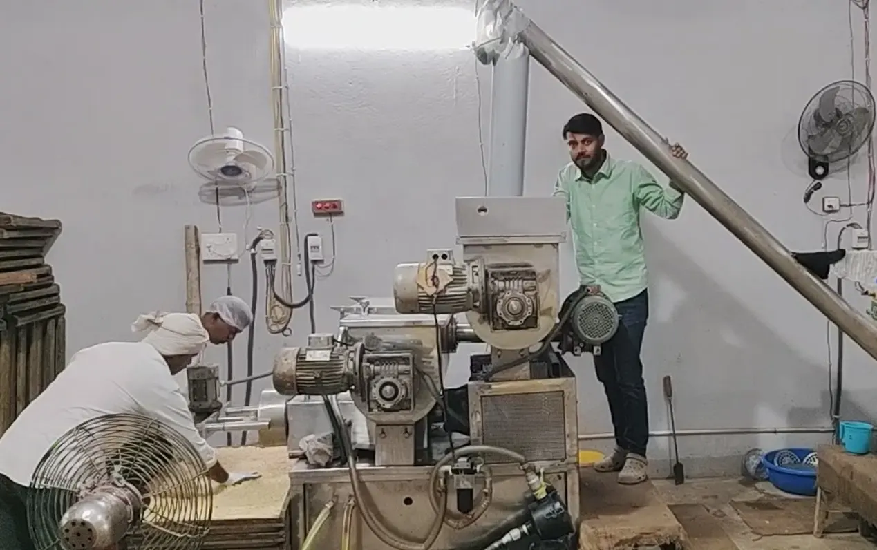 शेखपुरा के अंकुर ने पीएमईजीपी से खोली पास्ता फैक्ट्री, युवाओं को दे रहे रोजगार