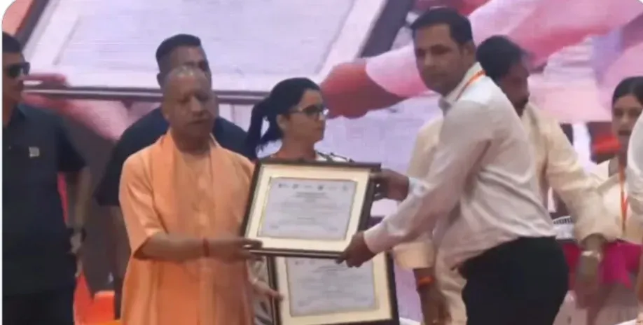 मुख्यमंत्री शिक्षक कैशलेस चिकित्सा योजना लॉन्च: योगी बोले — स्वास्थ्य की चिंता सरकार करेगी, शिक्षा पर ध्यान दें शिक्षक