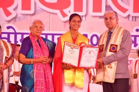 शिक्षित युवा समाज में परिवर्तन के अग्रदूत, नारी शक्ति बल और विजय का प्रतीक: राज्यपाल