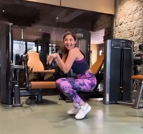How Did Shilpa Shetty Start the Week with Mobility Exercises?