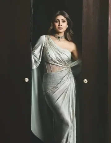 शिल्पा शेट्टी ने रिवर्स हाइपर एक्सरसाइज के लाभ और विधि का किया खुलासा