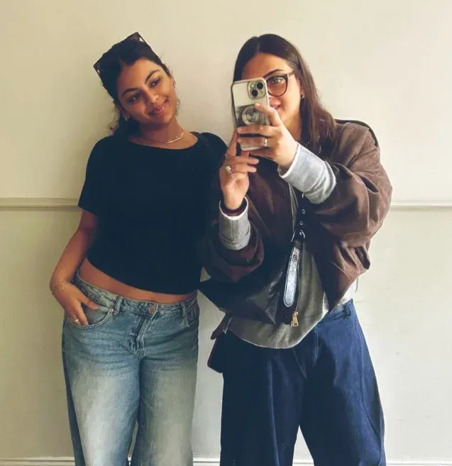 Shilpa Shirodkar takes selfie lessons from daughter Anoushka