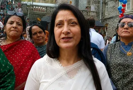 शिमला समर फेस्टिवल: 320 आंगनबाड़ी कार्यकर्ताओं ने मॉल रोड पर महिला सशक्तीकरण और नशामुक्ति का संकल्प लिया
