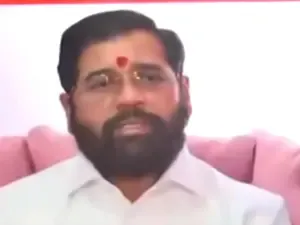 Eknath Shinde Critiques Uddhav Thackeray for Meeting with CM Fadnavis