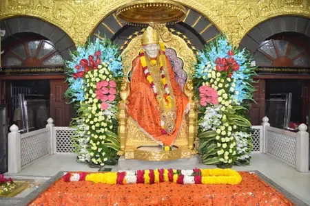 शिरडी के साई बाबा मंदिर में दर्शन को लेकर बदले नियम, वीआईपी के साथ आम भक्तों को भी मिलेगा फायदा