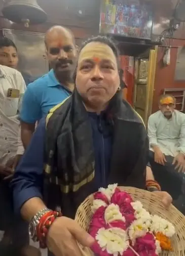 कैलाश खेर की शिव भक्ति: बाबा कालभैरव मंदिर में गाया अद्भुत भजन 'बम बम लहरी'