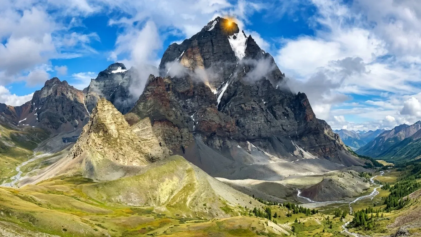 मणिमहेश कैलाश: रक्षाबंधन पर दिव्य प्रकाश से जगमगाता है शिवभक्तों का पवित्र धाम