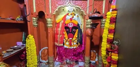शिव की नगरी में स्थित है मां कालरात्रि का ये मंदिर, जहां दर्शन मात्र से दूर हो जाता है डर का साया