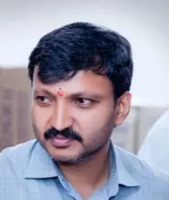 शिवसेना में शामिल ओमराजे निंबालकर बोले — मंत्री पद नहीं, जनसेवा है लक्ष्य; शिरसाट ने उद्धव पर साधा निशाना