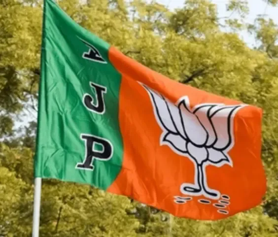 क्या शिवसेना को बदलापुर में बड़ा झटका लगा है? उपशहर प्रमुख प्रवीण राऊत और कार्यकर्ता भाजपा में शामिल