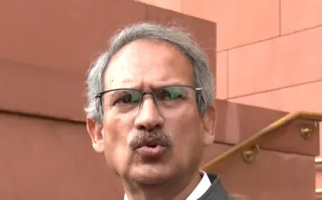 शिवसेना (यूबीटी) सांसदों के दलबदल पर ओम बिरला से मिले सावंत-देसाई, संविधान की 10वीं अनुसूची का दिया हवाला