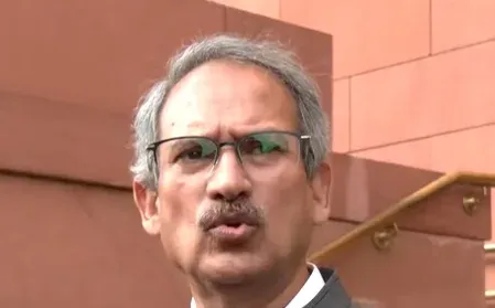 यूबीटी सांसदों के दलबदल मामले पर ओम बिरला से मिले अरविंद सावंत-अनिल देसाई 