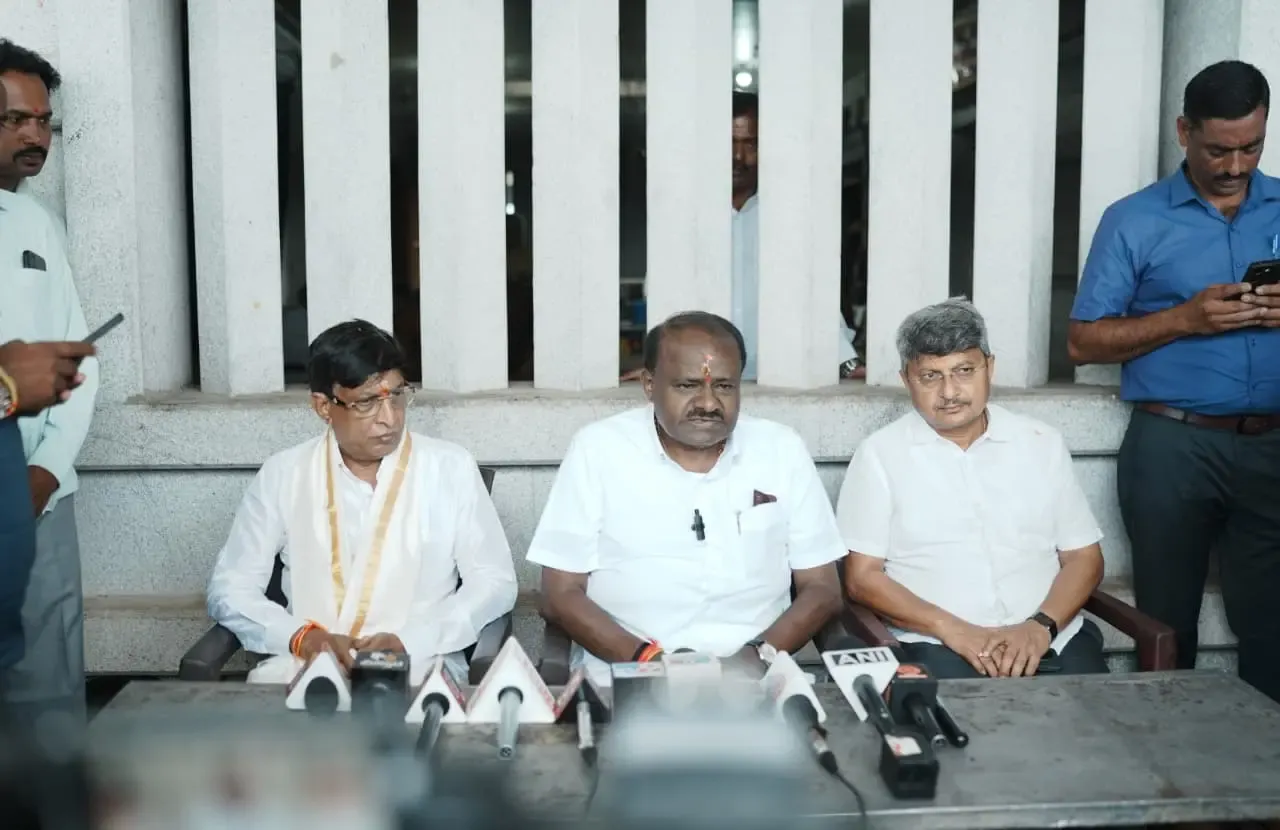 Kumaraswamy accuses Shivakumar, Priyank Kharge of framing him in sting case