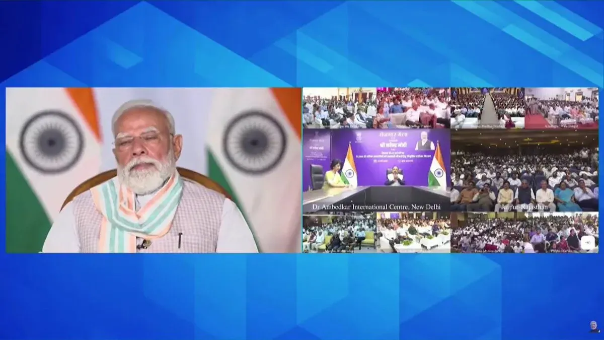Shivraj joins 19th Rozgar Mela, Modi hands letters to 51,000