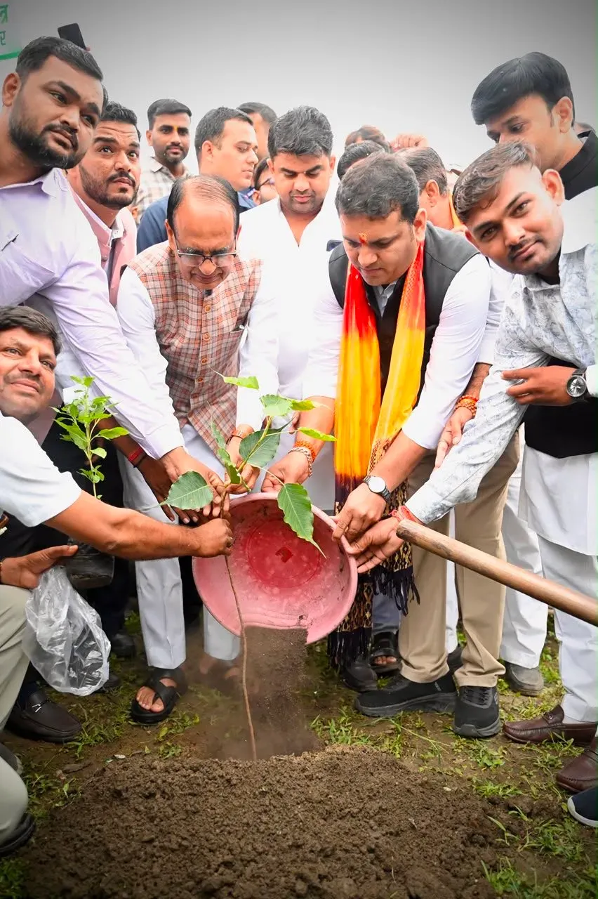 Shivraj plants sapling daily, invites all to Aug 12 Hariyali Amavasya drive