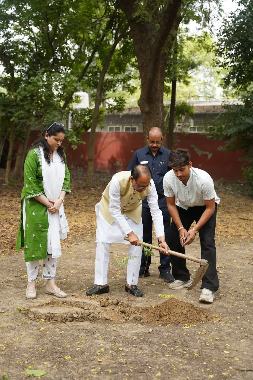 Shivraj plants sapling daily, urges citizens to join Shiv Vriksh Mitra