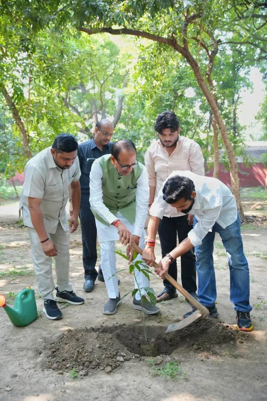 Shivraj plants sapling in Delhi, urges public to join #OnePlantADay