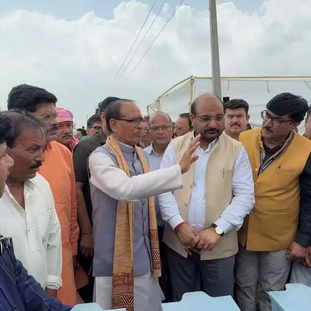 Shivraj Singh Chouhan Backs Bed Planting to Save Soybean Crops
