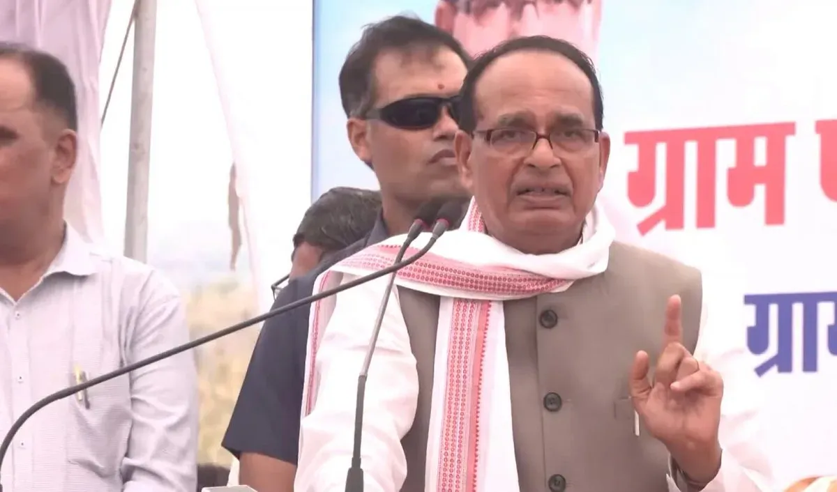 Shivraj Singh Chouhan Backs Khet Bachao Abhiyan to Save Soil