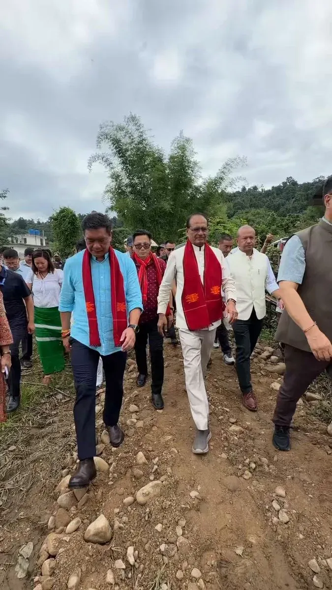 Shivraj Singh Chouhan joins flood-hit villagers in Arunachal for shramdaan