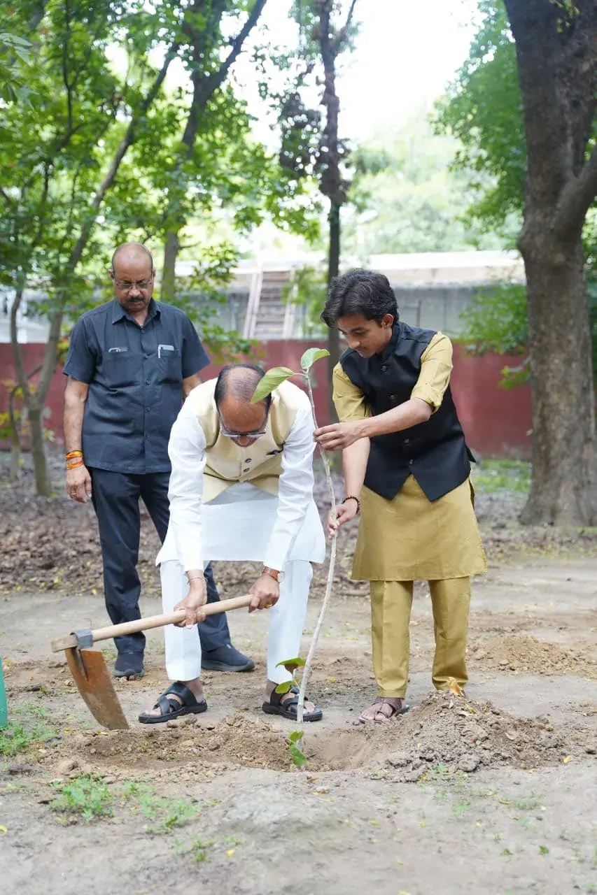 Shivraj Singh Chouhan Plants Sapling Daily in New Delhi Drive