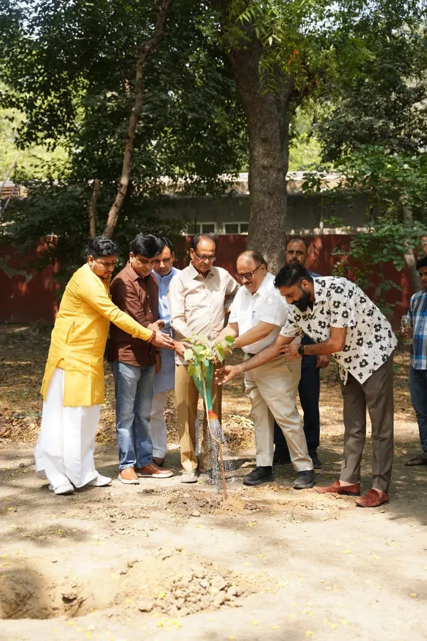 Shivraj Singh Chouhan Plants Sapling in Delhi, Urges Citizens to Join Daily Drive