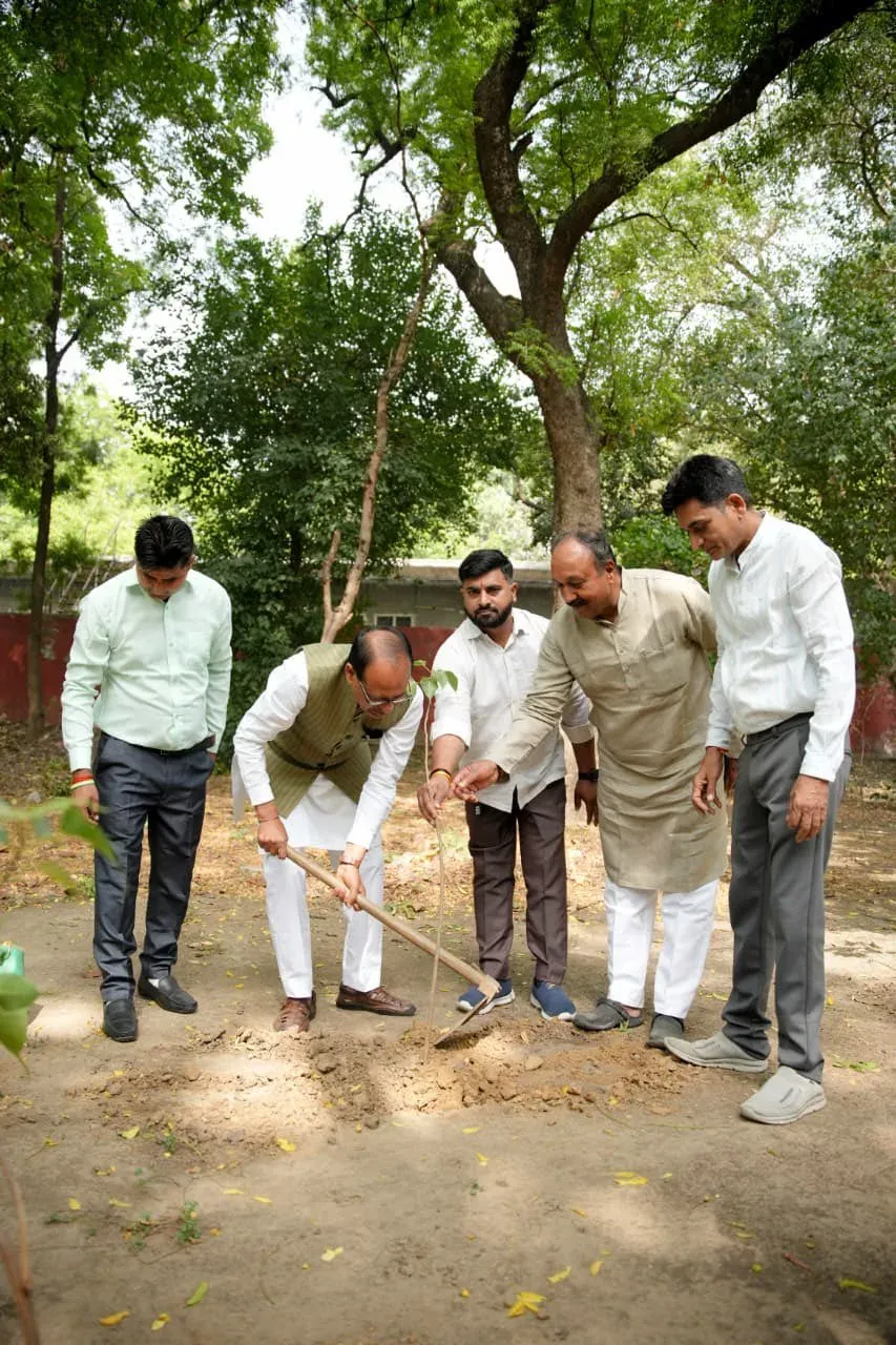 Shivraj Singh Chouhan plants sapling in Delhi, urges daily tree-planting pledge