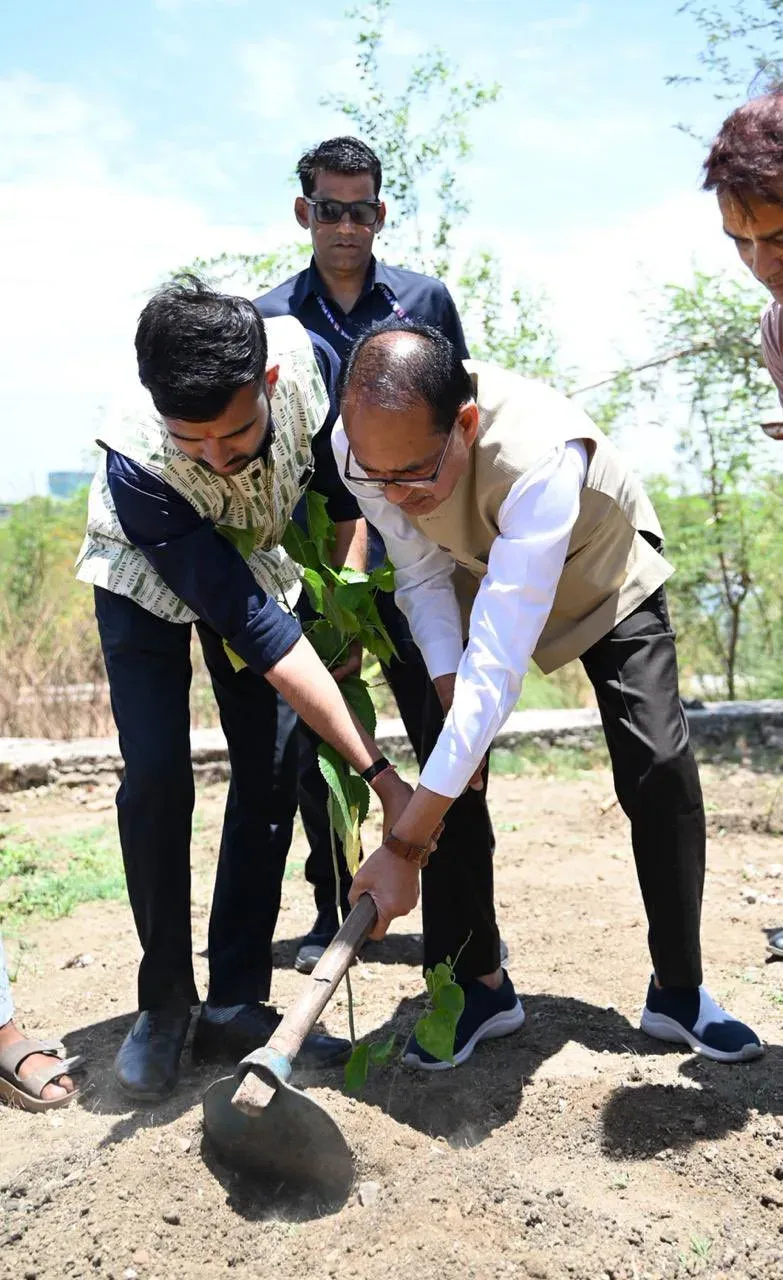 Shivraj Singh Chouhan Plants Saplings at Bhopal Smart City Park
