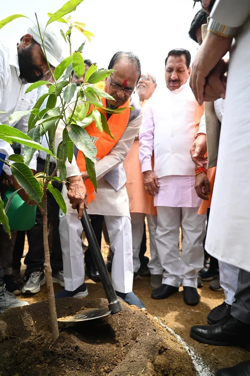 Shivraj Singh Chouhan Plants Saplings at KVK Bhoomi Poojan in Vidisha