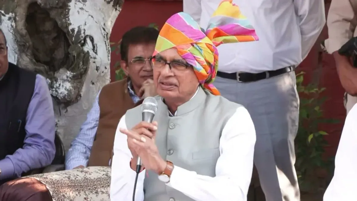 Shivraj Singh Chouhan starts natural farming on own land