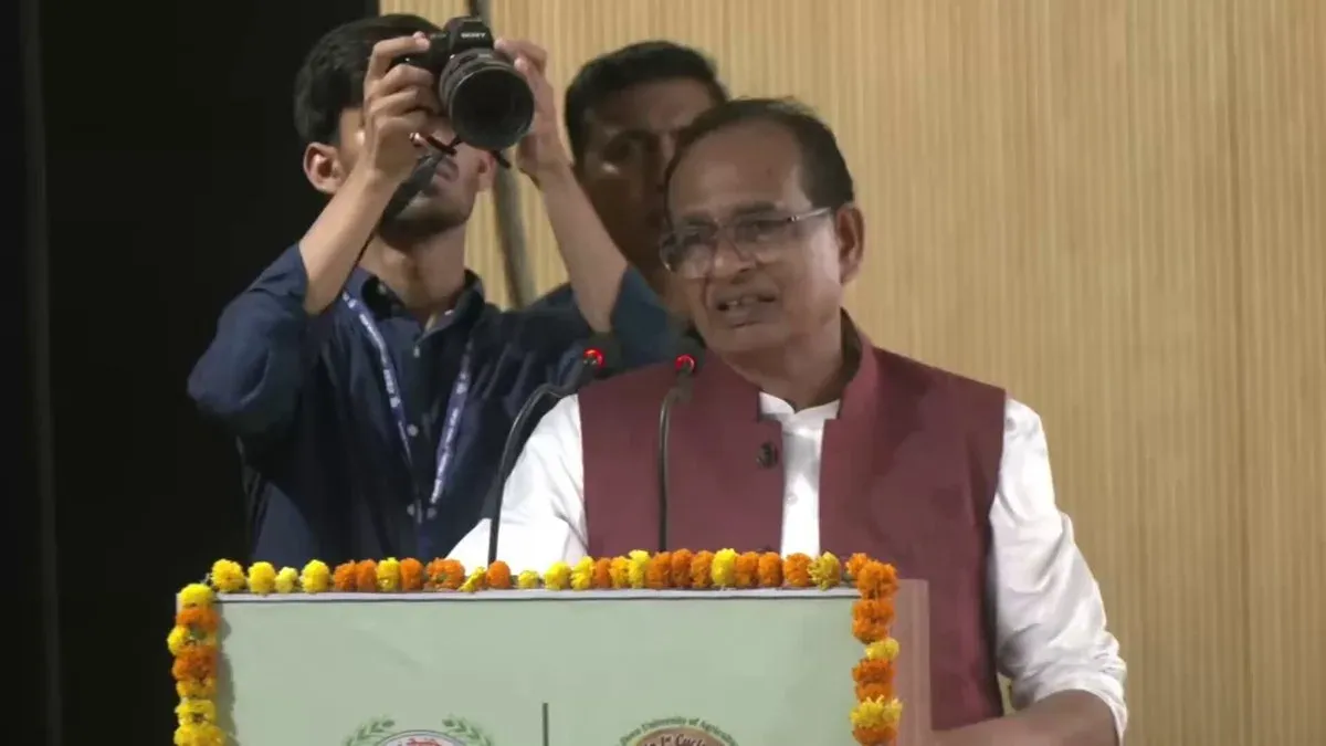 Shivraj Singh Chouhan Warns of Soil Degradation from Excess Fertiliser Use