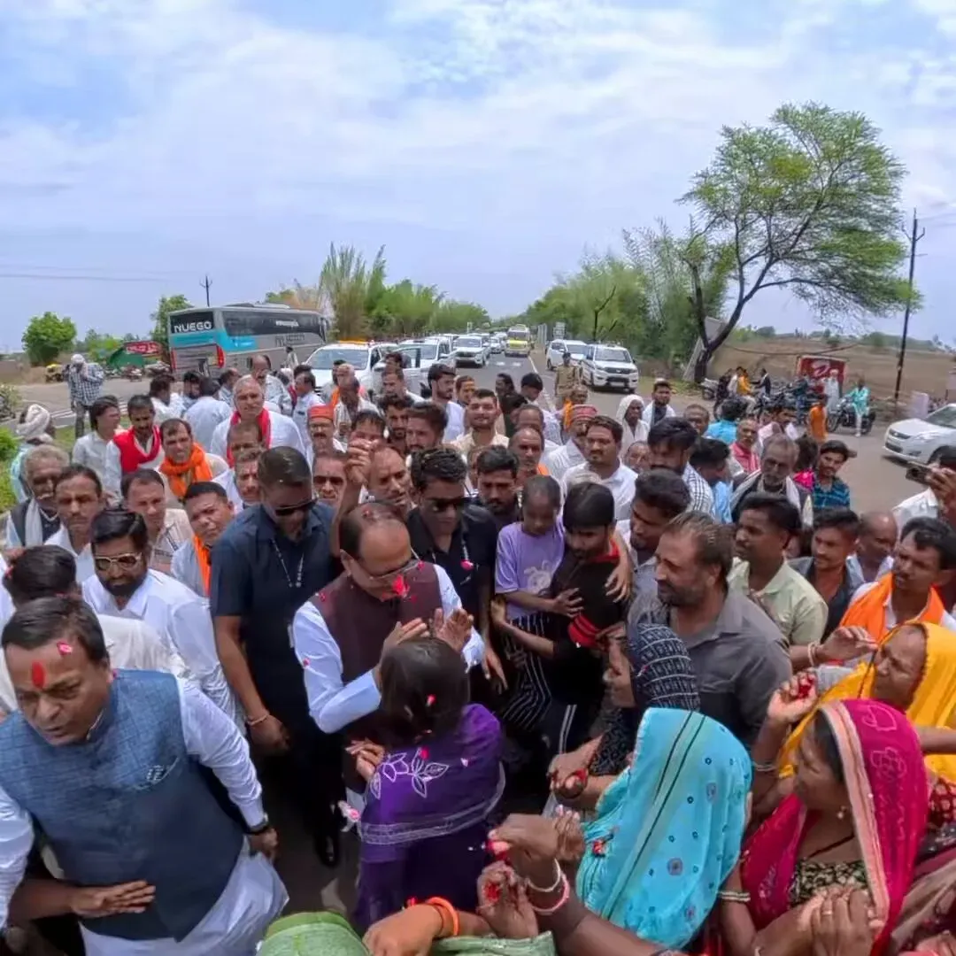 Shivraj Visits Jan Kalyan Shivirs in Ichhawar, Bhairunda