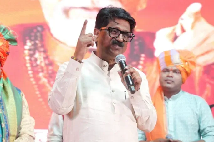 शिवसेना (यूबीटी) ने लोकसभा अध्यक्ष ओम बिरला को लिखा पत्र, बागी सांसदों को अलग मान्यता देने पर जताई कड़ी आपत्ति