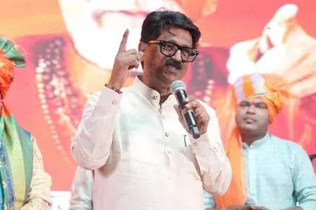 शिवसेना (यूबीटी) ने लोकसभा अध्यक्ष को लिखा पत्र, बागी सांसदों को अलग मान्यता न देने की मांग 