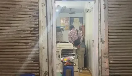 Robbery Shocks Delhi: Shopkeeper Loses Rs 14 Lakh at Gunpoint