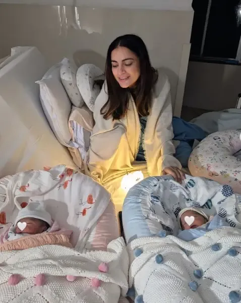 क्या श्रद्धा आर्या ने अपने जुड़वा बच्चों का पहला जन्मदिन मनाया?