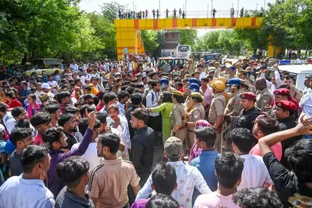 नोएडा में श्रमिकों के प्रदर्शन के बाद पुलिस ने भ्रामक पोस्ट करने वालों के खिलाफ कार्रवाई शुरू की
