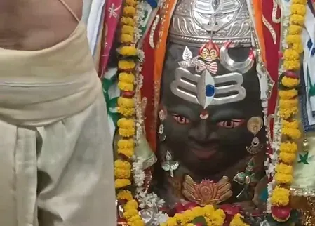 श्रावण कृष्ण पक्ष द्वितीया: महाकालेश्वर मंदिर में बाबा महाकाल की भव्य भस्म आरती, राजा स्वरूप में हुआ दिव्य शृंगार