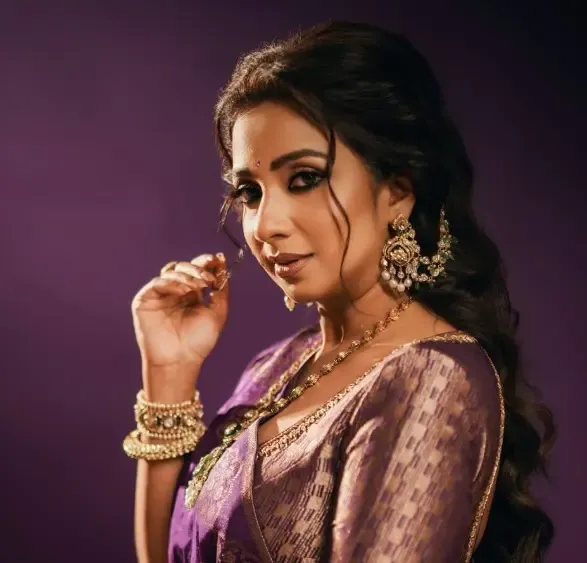 Shreya Ghoshal on her special Durga Puja 2025 performance at 80-year-old Mumbai pandal